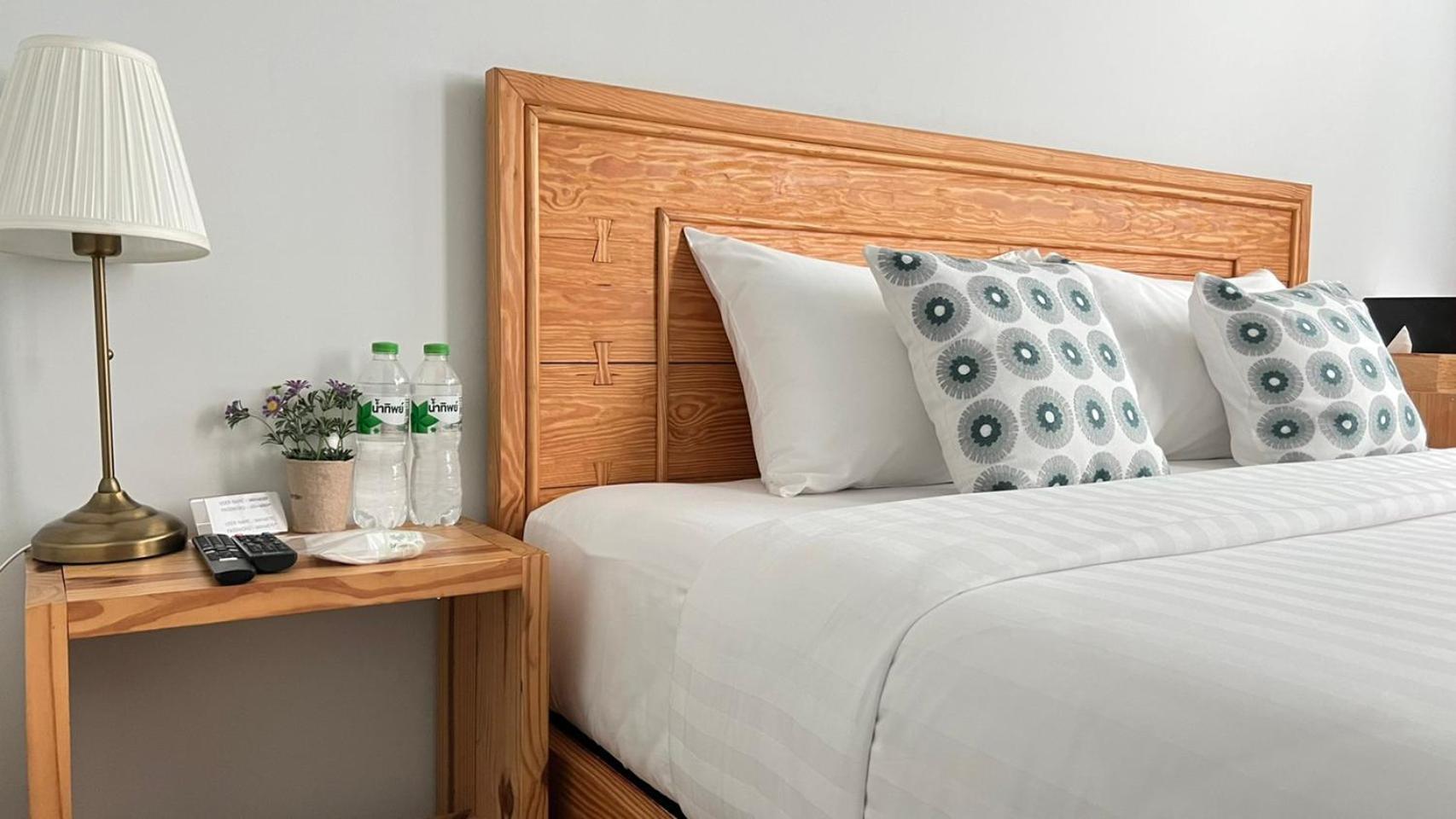 Latima Boutique Hostel Kanchanaburi Ngoại thất bức ảnh