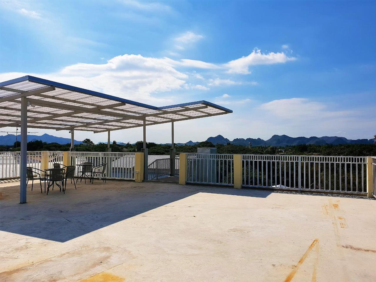 Latima Boutique Hostel Kanchanaburi Ngoại thất bức ảnh