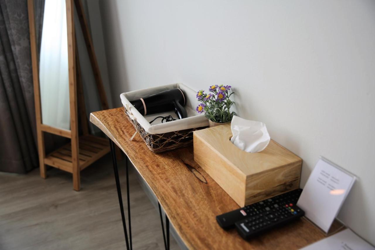 Latima Boutique Hostel Kanchanaburi Ngoại thất bức ảnh