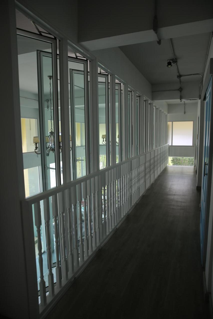 Latima Boutique Hostel Kanchanaburi Ngoại thất bức ảnh